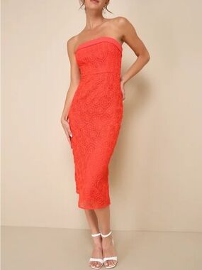 Lulu's Strapless Coral Lace Midi Dress
